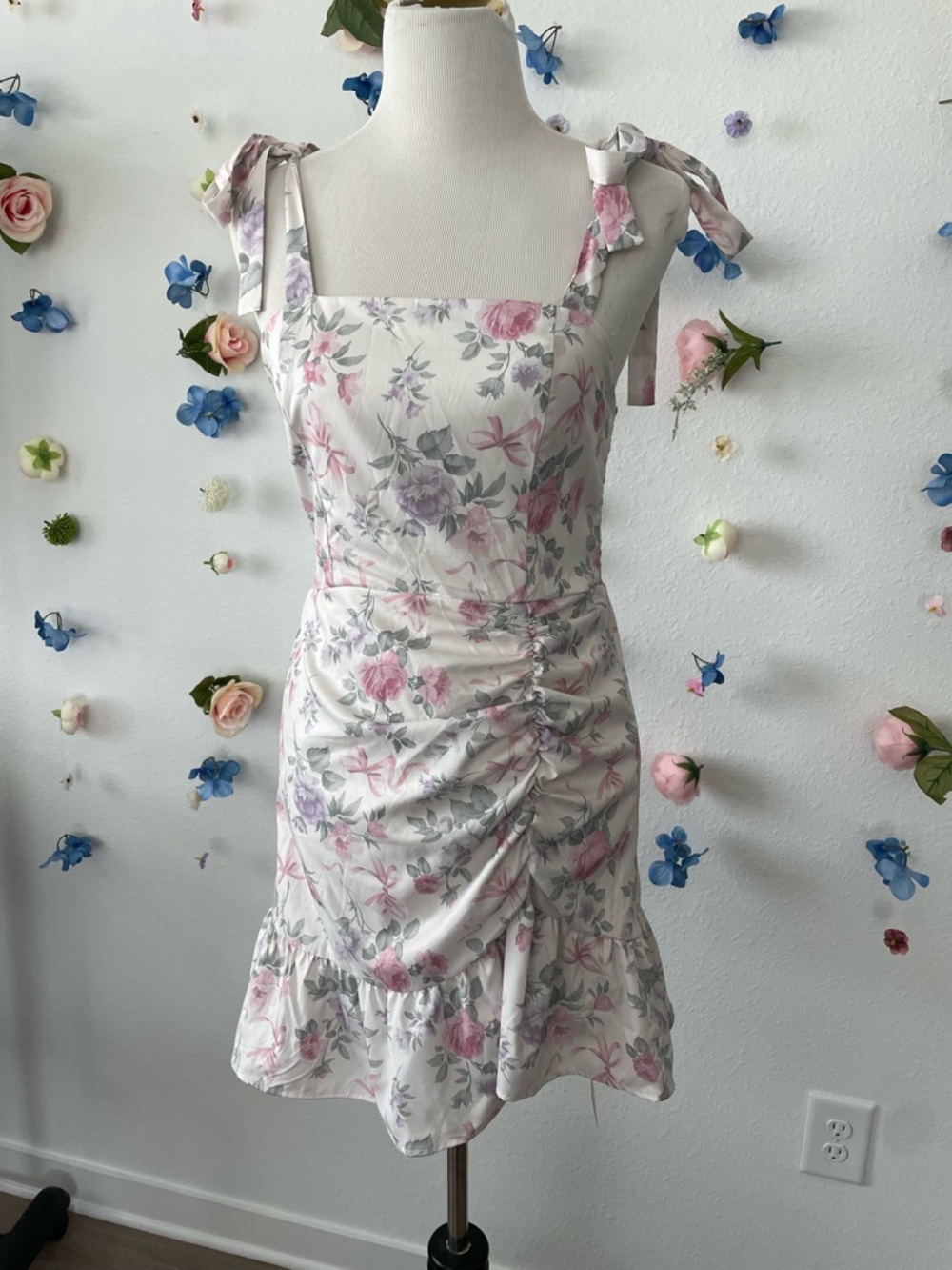 💛 Floral Tie-Shoulder Ruched Mini Dress - White/Pink - Picture 3 of 10